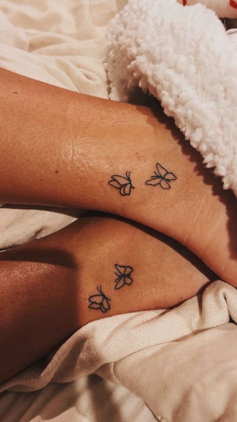 50 Gorgeous Minimalist Tattoos To Level Up Your Feminine Grace - Beauty, Fashion, Lifestyle and Trending Tiny Tattoo For Best Friends, Classy Sister Tattoos, Best Friends Butterfly Tattoo, Simple Tattoos For Sisters, Minimalist Tattoo Sister, Dainty Bestie Tattoos, Subtle Best Friend Tattoos, Tattoo For Sisters Meaningful, Simple Matching Tattoos Sister Tat