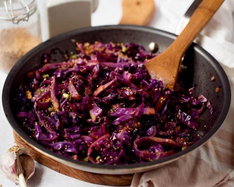 Cabbage Sauteed, Purple Cabbage Recipes, Sauteed Red Cabbage, Red Cabbage Recipes, Veggie Ideas, Cabbage And Bacon, Cooking Bacon, Vegetarian Cabbage, Purple Cabbage