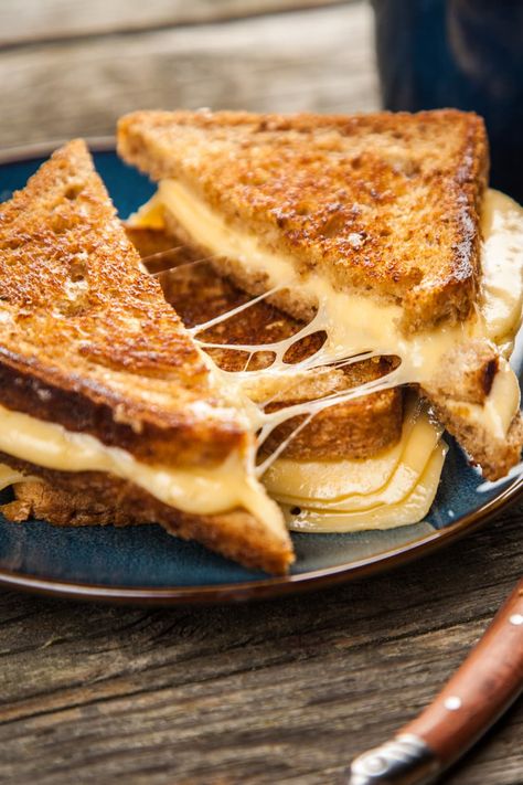 These hot sandwich recipes make a hearty and filling meal! From grilled cheese to panini to sloppy Joes, everyone will love these delicious sandwiches. Easy Grilled Cheese, Healthy Grilled, Perfect Grilled Cheese, Grill Cheese Sandwich Recipes, Classic Grilled Cheese, Cheese Sandwich Recipes, Grilled Cheese Sandwiches, Best Grilled Cheese, Grilled Cheese Recipes