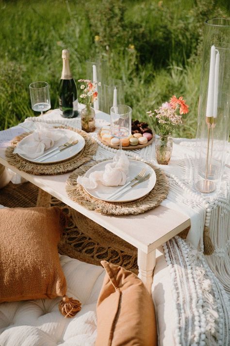 Colorado Luxury Picnic Elopements // Colorado Elopement Photographer - If you're aiming to infuse your elopement with a blend of adventure and luxury, I strongly encourage you to explore the magic of picnics. Get inspired with Colorado elopement picnic, Breckenridge Colorado elopement, elopement ideas Colorado, and spring outdoor elopement. Follow me on Instagram at @jessicaluann Elopement Table Setting, Proposal Picnic Set Up, Luxury Picnic Ideas, Picnic Wedding Ideas, Picnic Table Ideas, Spring Outdoor Wedding, Fancy Picnic, Elopement Picnic, Private Elopement