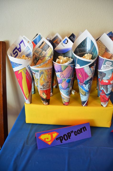 Imperfect & Fabulous: "POP"corn in comic book cones Superman Party Decorations, Marvel Halloween, Luca Birthday, Superman Birthday Party, Pop Art Party, Superman Party, Luxury Picnics, Girl Superhero Party, Comic Party