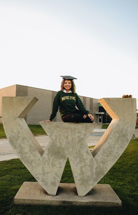 Bachelor Diploma, Wayne State University, Wayne State, University Graduation, Sorority Sisters, Graduation Photoshoot, Grad Photos, Graduation Photos, Graduation Pictures