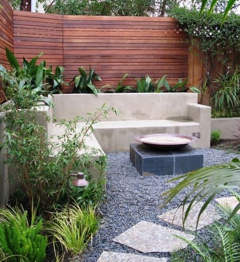 Built in concrete bench with planters by jen.wic.56 Ideas Terraza, Garden Seating Area, Gravel Patio, Contemporary Patio, Backyard Seating, Garden Screening, Desain Lanskap, Walled Garden, Wooden Fence