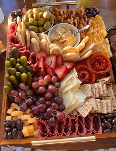 Things To Go With Charcuterie Board, Healthy Food Platters, Park Charcuterie Board, Charcuterie Board Ideas Sweet And Savory, Charcoochie Board Ideas, Finger Food Board Ideas, Chacootary Board, Churcutory Board, Charcuterie Board Veggie