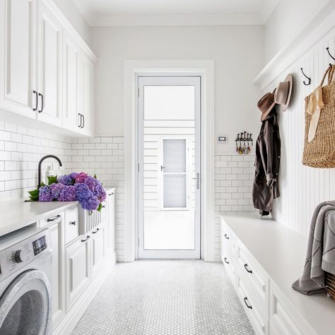 Hamptons Laundry Room, Hamptons Laundry, Hamptons Style Laundry, Country Laundry Rooms, Farmhouse Sinks, White Laundry, Mudroom Laundry Room, Laundry Room Renovation, Modern Laundry Rooms