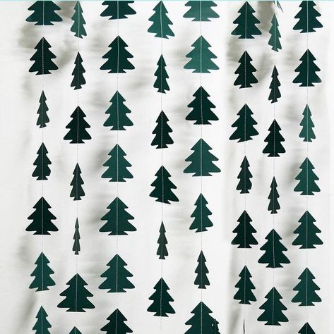 Streamer Backdrop, New Year's Party Decorations, Seni Dan Kraf, Christmas Tree Garland, Tree Garland, Wreath Decoration, Christmas Classroom, Woodland Christmas, Office Christmas