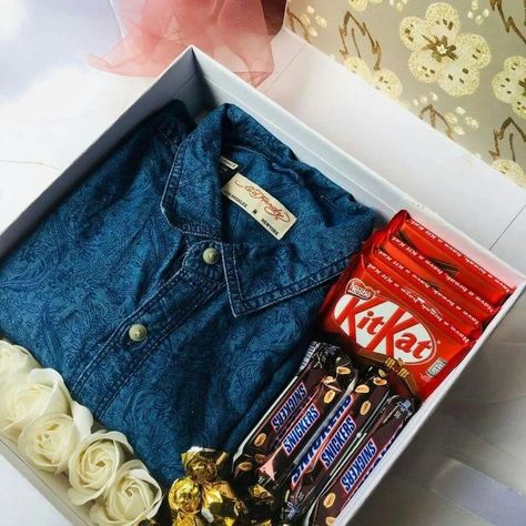 Shirt box❤ Shirt Gift Box Ideas, Shirt Box Gift Hamper, Shirt Hamper, Customized Gifts For Boyfriend, Hampers For Men, Pretty Gift Wrapping Ideas, Shirt Box, Gift Box For Men, Simple Birthday Decorations