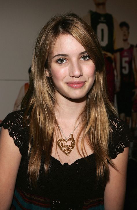 Emma Roberts Brown Hair, Emma Roberts Brunette, Emma Roberts Hair, Fine Shyt, Robert Young, Celebrity Look Alike, My Kind Of Woman, Girls Pin, Evan Peters