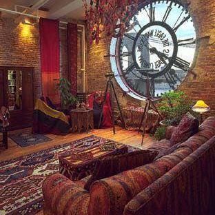 I love this oversized clock window Man Home Decor, Décor Steampunk, Giant Clock, Casa Hobbit, Steampunk House, Steampunk Decor, Bohemian House, Hem Design, Style At Home