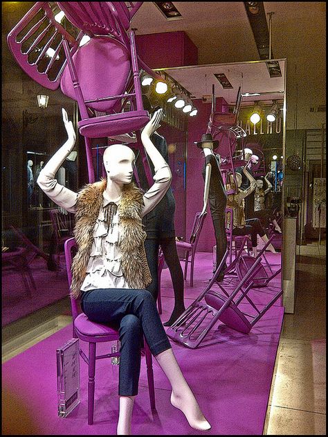 Visual Merchandising Displays, Clothing Displays, Retail Inspiration, Retail Windows, Store Windows, Retail Design Blog, Merchandising Displays, Window Styles, Shop Window Displays