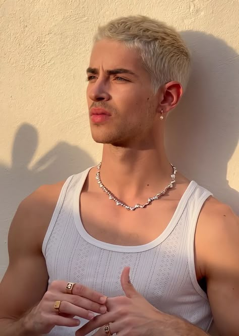 Short Bleached Hair Men, Bleached Buzz Cut Men, Outfit Ideas Smart Casual, Men Casual Outfit Ideas, Bleached Buzz Cut, Outfit Ideas For Men Casual, Outfit Ideas Smart, Patrick Elite, Outfits For Men Casual