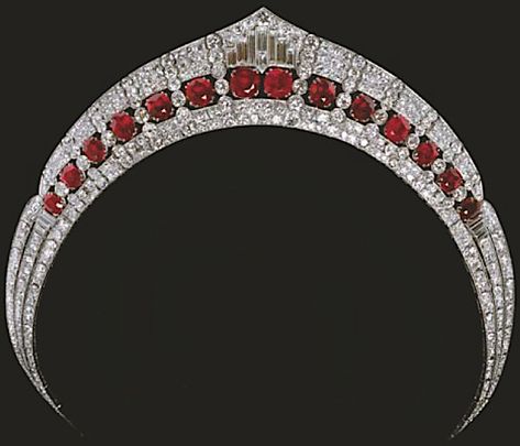 https://www.tiara-mania.com/2017/04/calabria-ruby-tiara.html Ruby Tiara, Tiaras Jewellery, Royal Crowns, Beautiful Tiaras, Royal Tiaras, Diamond Tiara, Ruby Necklace, Royal Jewels, Ruby Jewelry