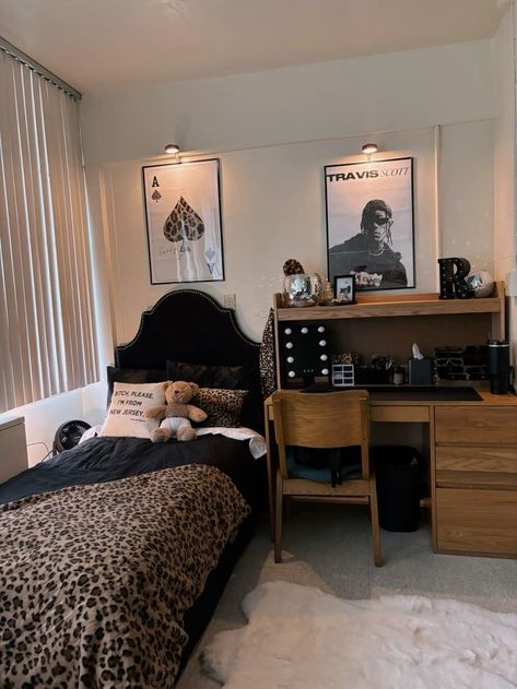 Lepord Print Room Aesthetic, Tumblr Bedroom Ideas 2014, Black And Leopard Bedroom, Black And Cheetah Bedroom, Cheetah Print Room Aesthetic, Cheetah Print Dorm Room, Cheetah Dorm Room Ideas, Nyc Dorm Aesthetic, New York Aesthetic Room