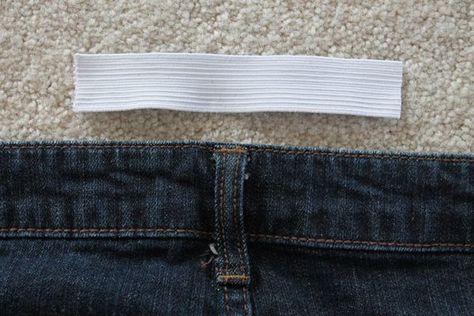 Cut a piece of elastic. Ruined Clothes, Altering Jeans, Helpful Hacks, Sewing Jeans, Fitting Jeans, Sewing Alterations, Diy Kostüm, Sewing Elastic, Elastic Waist Jeans