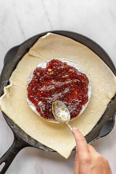 Baked Brie With Fig Jam, Brie With Fig Jam, Baked Brie With Jam, Brie Cheese Recipes, Creamy Brie, Brie En Croute, Baguette Slices, Baked Brie Recipes, Fig Jam Recipe