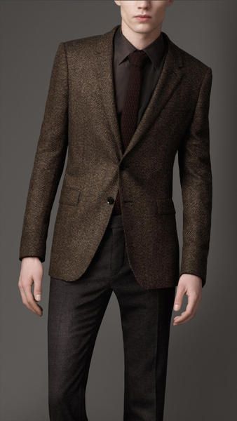 Burberry Brown Slim Fit Tweed Jacket. But not with black pants. Winter Blazer For Men, Business Attire Dress, Mens Wedding Suits, Winter Blazer, Dress Code Casual, Blazer For Men, Single Breasted Blazer, Brown Suits, Herren Outfit