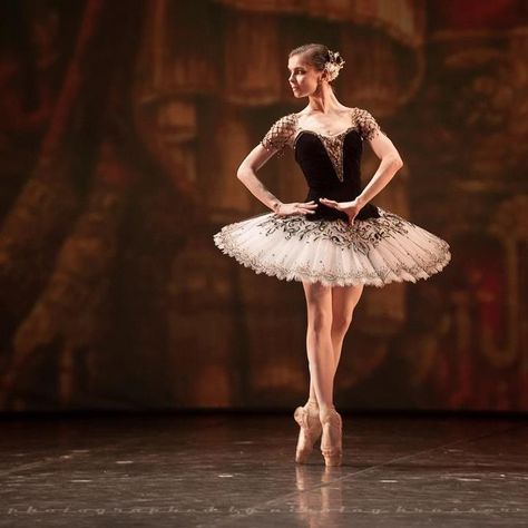 Natalia Osipova is amazing Natalia Osipova, Ballet Russe, Tutu Ballet, Ballet Beauty, Dance Dreams, Ballet Poses, Ballet Inspiration, Russian Ballet, 파티 드레스