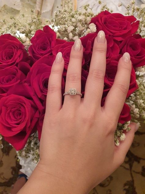 Ring Snapchat Stories, خواتم خطوبة, Jean Dousset, Proposal Rings, Rings For Couples, Couple Ring Design, Pretty Engagement Rings, Diamond Rings With Price, Cute Engagement Rings