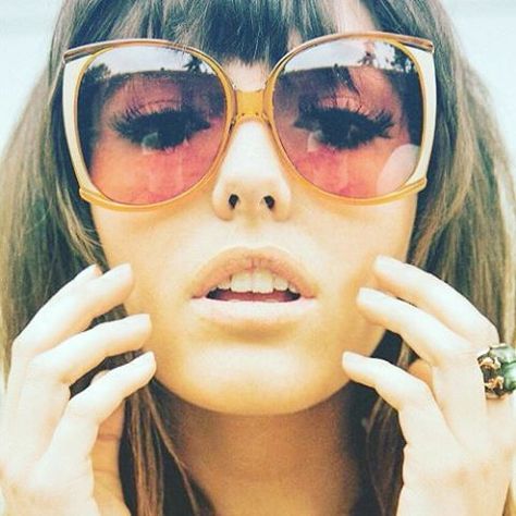 ✌️ #70s #seventies #inspo #thehippieshake #retro #style #sunglasses #photography #love #trend #aw15 1960 Photoshoot, 60's Aesthetic, 60s Sunglasses, 70s Glasses, 70s Sunglasses, 70s Glam, 70s Aesthetic, Mode Vintage, Vintage Aesthetic