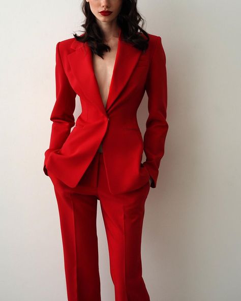 Womens Suits Wedding, Wedding Pantsuits, Italian Wardrobe, Red Pantsuit, Unique Fashion Outfits, Wedding Pantsuit, Women Suits Wedding, Prom Ideas, Woman Suit Fashion