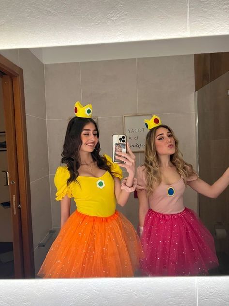 Bestie Halloween Costumes For 2, Bff Costume Ideas For 2, Besties Costumes, Two People Halloween Costumes, Peach And Daisy, Daisy Costume, Halloween Fits, Cute Group Halloween Costumes, Classy Halloween Costumes