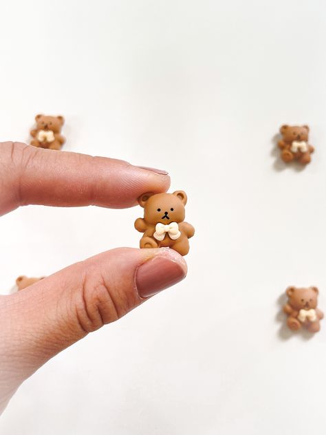 Decorate your place with this cute pack of 5 brown teddy bear fridge magnets. Get this for yourself or for that cute friend. Size Width- 1.8cm Height- 1.8cm Thickness- 0.7cm Please note: Because this item is handmade, minor flaws, inconsistencies, and colour variations may be present. NEW & IMPROVED FRIDGE MAGNETS. We have listened to your feedback and have developed a better, higher quality fridge magnet. We have upgraded to a stronger adhesive and a bigger magnet! Note: Like many fridge magnets dropping from large heights can cause damage to the magnet. We are not responsible for any breakages caused by the customer. Aesthetic Magnets Fridge, Coffee Fridge Magnets, Cute Fridge Magnets Diy, Fridge Magnets Aesthetic, Aesthetic Refrigerator, Magnets Aesthetic, Bear Fridge, Food Magnets, Diy Teddy Bear