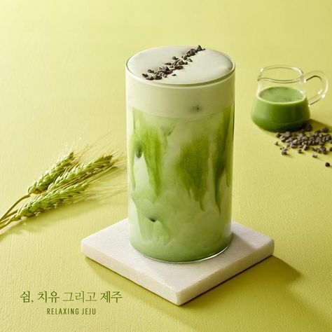 Matcha Photography, Beverage Photography Ideas, Cup Photography, Bubble Tea Menu, Thai Food Photography, Korean Tea, Japanese Matcha Tea, Matcha Cafe, Photography Set Up