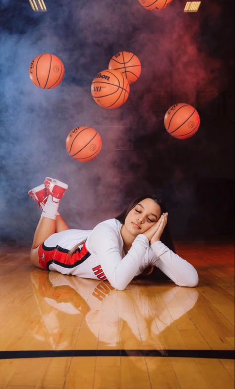 Creative Basketball Pictures, Basketball Pictures Poses Individual, Basketball Cheer Pictures, Basketball Photoshoot Ideas, Sports Media Day, Cool Basketball Pictures, Basketball Photoshoot, Softball Pictures Poses, Photo Basket