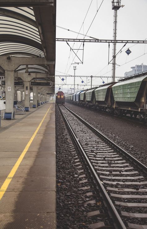 Old Train Pictures, Train Tracks Photography, Perspective Photos, Train Illustration, Actors Illustration, Train Platform, Rail Train, Old Train, Fantasy Theme