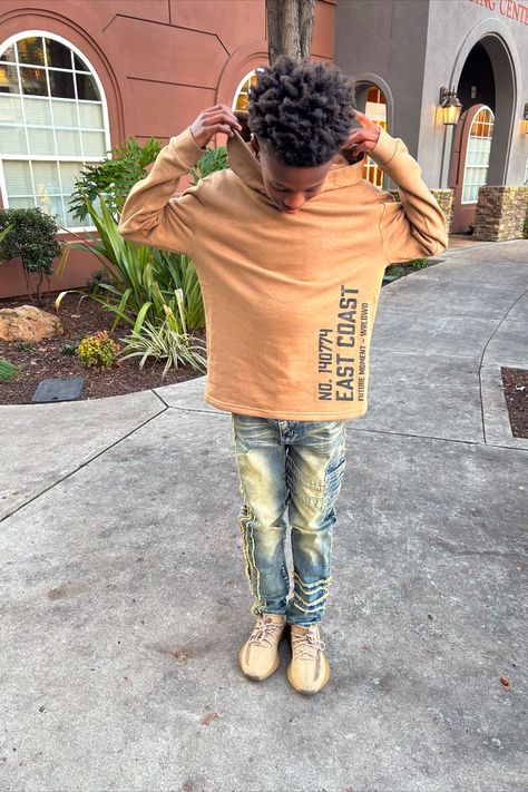 Yeezy 350 Outfits Men, Yeezy 350 V2 Outfit Men, Drip Ideas, Yeezy 350 V2, Fest Outfits, Music Fest, Streetwear Men, Junior Year, Yeezy 350