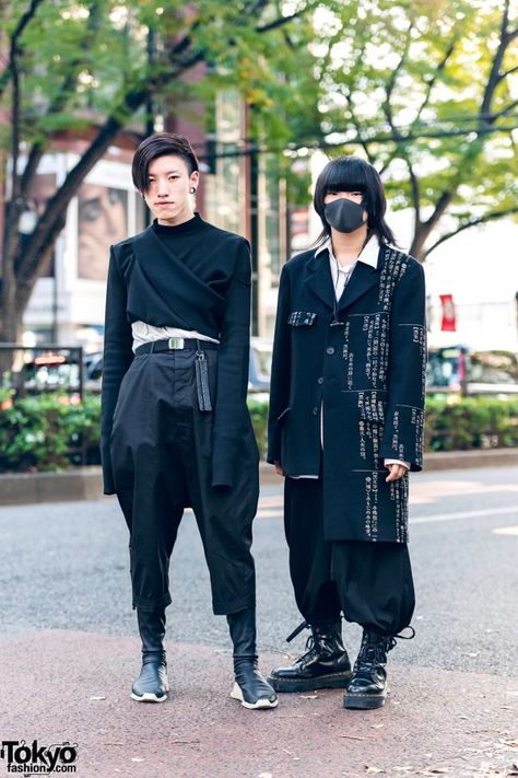 Berlin Street Style Underground, Japanese Fashion Street Tokyo Style, Japanese Street Fashion Casual, Japanese Street Fashion Women, Japanese Outfits Street Style, Yohji Yamamoto Street Style, Rick Owens Street Style, Japan Street Fashion, Tokyo Streetwear