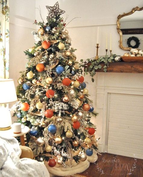 Orange and blue modern colorful Christmas tree idea Blue And Orange Christmas Tree, Blue And Orange Christmas, Trendy Christmas Trees, Orange Christmas Decor, Interior Design Christmas, Orange Christmas Tree, Bluey Party, Clear Glass Ornaments, Christmas In Australia