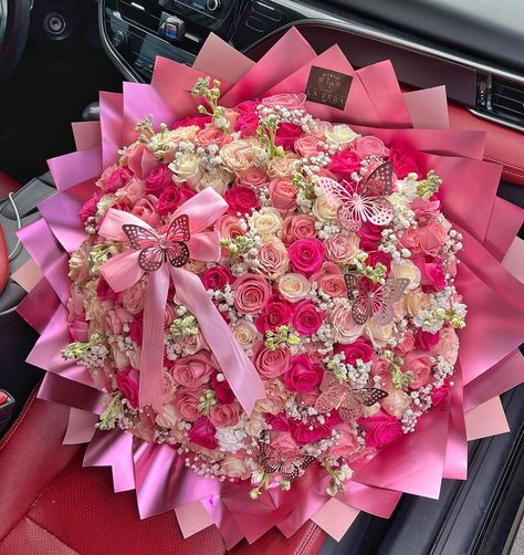 The Prettiest Roses to Celebrate a Gorgeous Birthday Girl 🤩💖💕 All Pink Everything 👸 . . . . #BirthdayRoses #BirthdayFlowers… | Instagram Pink Rose Bouquet Birthday, Ribbon Rose Bouquets, Roses Bouquet Gift, Luxury Bouquet, Pink Everything, Flower Boquet, Pink Flower Bouquet, Birthday Flowers Bouquet, Luxury Flower Bouquets