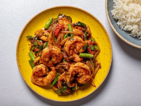 A savory-sweet Thai stir-fry made with shrimp, oyster mushrooms, long beans, and nam prik pao. Nam Prik Pao, Carrot Recipes Dessert, Nam Prik, Spicy Shrimp Recipes, Cooking Jasmine Rice, Long Bean, Date Night Recipes, Spicy Shrimp, Jam Recipe