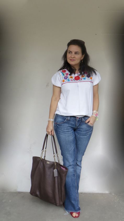 Flower embroidered white Mexican shirt - Jeans Miss Sixty - Brown tote bag Madison Coach      If there is one thing I loathe is hemming. H... Mexican Shirt Outfit, Jeans Mexican, Ta Outfits, What To Pack For Mexico, Pack For Mexico, Red Jeans Outfit, Mexican Boutique, Jalisco Dress, Mexico City Vacation