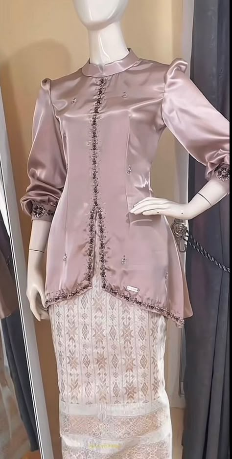 Kain Songket Style, Kebaya Simple Hijab, Bridesmaid Melayu, Bridesmaid Songket, Dress Wisuda Hijab, Kebaya Bridesmaid Hijab, Inspirasi Kebaya Bridesmaid, Kebaya Malaysia, Melayu Dress