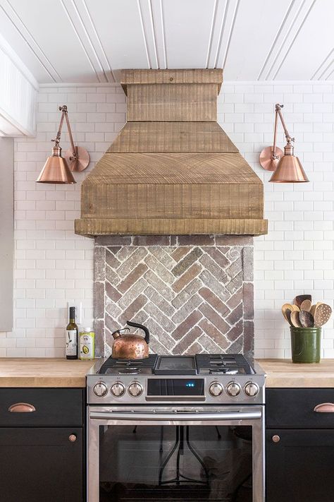 House Flip, Farmhouse Backsplash, Herringbone Backsplash, Palette Design, Kitchen Backsplash Ideas, Diy Countertops, Classic Kitchen, Interior Painting, Cottage House