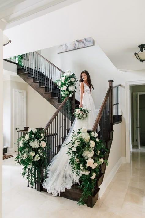 Wedding Staircase Decoration, Floral Staircase, Wedding Stairs, Modern White Wedding, Wedding Staircase, Lee Grebenau, Lee Petra Grebenau, Chinese Wedding Decor, Stylish Bride