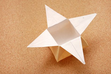 How to Make an Origami Star Box: Step-by-Step Instructions Origami Box With Lid, Origami Box Easy, Folded Paper Flowers, Origami Box Tutorial, Origami Gift Box, Origami Yoda, Origami Star Box, Origami Gifts, Origami Star