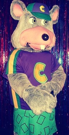 CEC Chuck e. Cheese animatronic at Chuck e. Cheese's Chuck E Cheese Animatronic, Muppet Oc, Chuck E Cheese Animatronics, Chucky Cheese Birthday Party, Vintage Animatronics, Real Animatronics, Cheese Character, Chunky Cheese, Chuck E Cheese Pizza