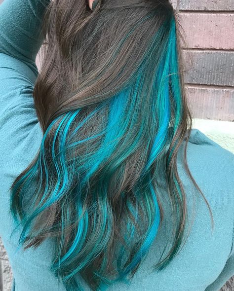 Turquoise Peak A Boo Hair, Brown Turquoise Hair, Hair Color Ideas For Brunettes With Straight Hair, Aqua Blue Hair Highlights, Peekaboo Teal Hair, Light Brown Hair Blue Highlights, Under Hair Color Blue, Turquoise Peekaboo Hair, Ginger Hair With Blue Highlights