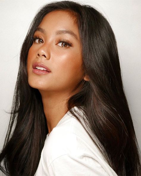 Anthea Bueno (@antheabueno) • Instagram photos and videos Filipina Hair, Morena Filipina, Morena Beauty, Filipina Makeup, Filipino Makeup, Tan Skin Makeup, Ylona Garcia, Tan Asian, Good Makeup