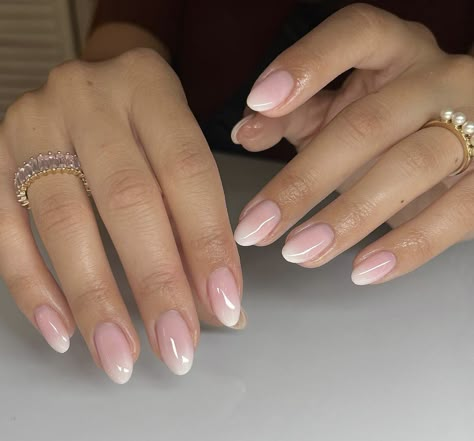 Manikur Kuku, Short Almond Nails, Pink Ombre Nails, Short Almond, Summery Nails, Casual Nails, Nagel Inspo, Cat Kuku, Homecoming Nails