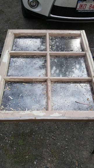 Window Picture Frame Diy, Window Pane Pictures, Window Pane Picture Frame, Old Windows Painted, Old Window Crafts, Looking Glass Paint, Old Wood Windows, Old Window Panes, Glass Crafts Diy