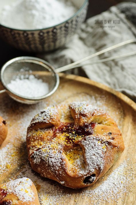 In Germany Halloween is a strange concept to most people. Here this day is celebrated as Reformation Day. And we even have rolls for that occasion. Reformation Day Party Food, Reformation Day, Vegan Tiramisu, Sweet Foods, Sweet Corner, Egg Coffee, Vegan Christmas, Fruit Jam, Baking Blog