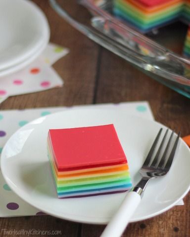 No one will ever guess how much healthier this rainbow layered ribbon Jell-O salad is! The incredibly easy recipe is a snap to make and high in protein! Ribbon Jello, Congealed Salad, Rainbow Jello, Layered Jello, Rainbow Desserts, Rainbow Salad, Favorite Salad, Blue Desserts, Jello Salad