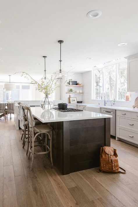 Dark Brown Kitchen, Modern Rustic Kitchen, Island With Stove, Kitchen Island With Stove, Kitchen Island Tops, Dark Wood Kitchens, Wood Kitchen Island, Dark Kitchen, Brown Kitchens