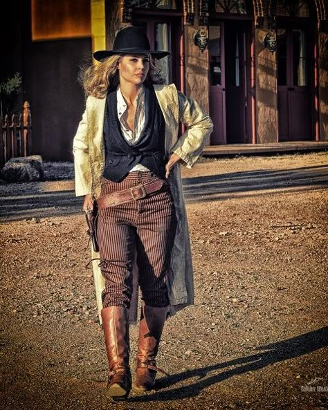 Cowboy Costume Women's, Cow Halloween Costume, Wild West Outfits, Wild West Costumes, Cowboy Halloween Costume, Halloween Costumes Aesthetic, Aesthetic Cowgirl, Western Sculpture, Girl Group Costumes