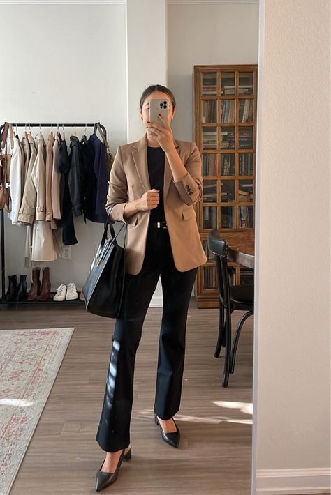 Suit Pant Outfit Women, Flared Pants Work Outfit, Flare Pant Work Outfit, Black Flare Dress Pants Outfit, Blazer And Flare Pants, Office Outfits Women Black Pants, Black Flare Pants Work Outfit, Flared Work Pants Outfit, Flare Pants Outfit Work