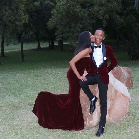 Matric Dance Suits, Red Prom Couple, Velvet Prom Suit, Red Prom Suit, Suit Prom, Matric Dance, Prom Couples, Prom Ideas, Prom Suits